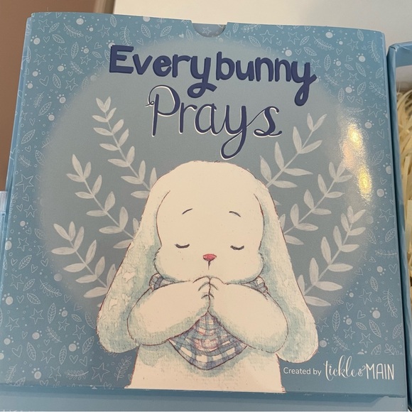 Everybunny Prays Blue Bunny Prayer Gift Set - Picture 5 of 6